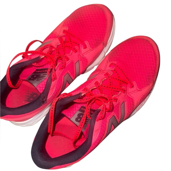 New Balance Women's Pink Running Shoes 9 - Picture 3 of 3